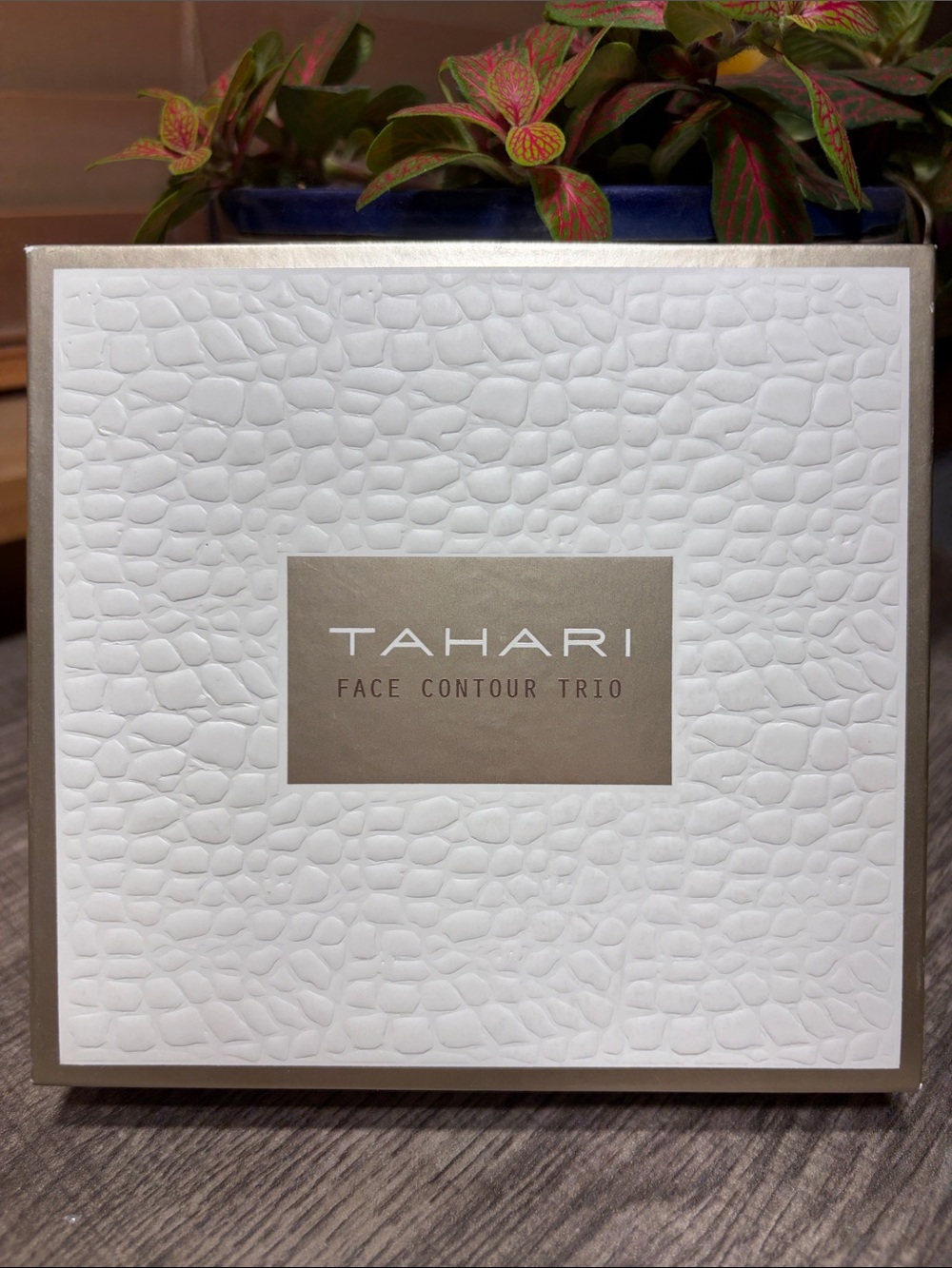 🌻5 for $30🌻Tahari Face Contour Trio Compact